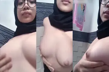 Bokep Jilbab Cewek Perawan Pamer Tubuh Nakal Banget poster