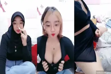 Cewek Cantik Ngebet Memek Pamer Tubuh Sambil Colmek WOT poster
