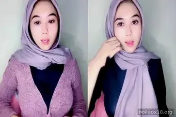 Tiktoker Imut Cantik Pamer Body Hot Di Live Lumer WOT poster